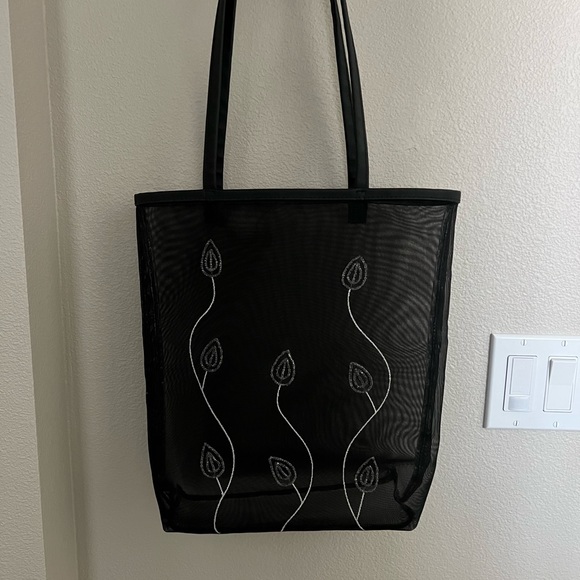 Victoria’s Secret Mesh Tote with removable liner, same or next day shipping - Picture 3 of 3
